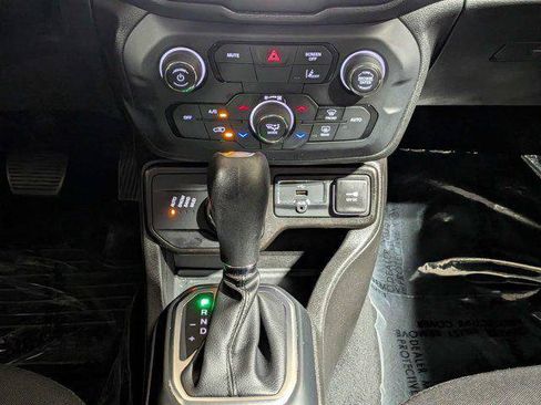 Certified 2023 Jeep Renegade Latitude AWD/4WD image 19