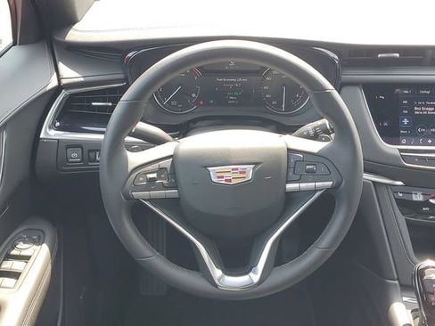 Certified 2025 Cadillac XT6 Luxury FWD image 28