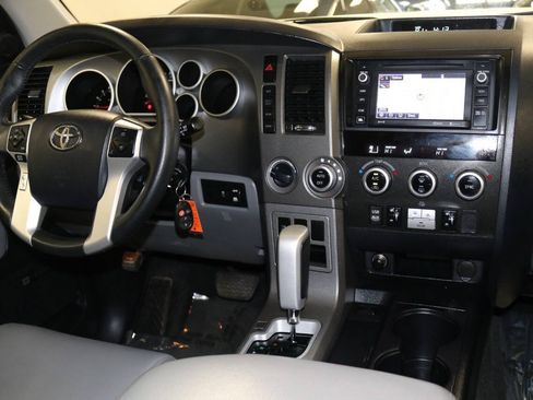 Used 2017 Toyota Sequoia Limited w/ Safety & Convenience Package AWD/4WD image 21