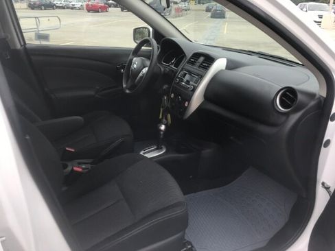 Used 2016 Nissan Versa SV FWD image 5