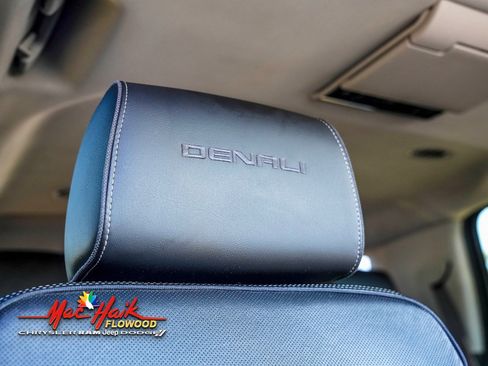 Used 2020 GMC Yukon Denali w/ Denali Premium Package image 16