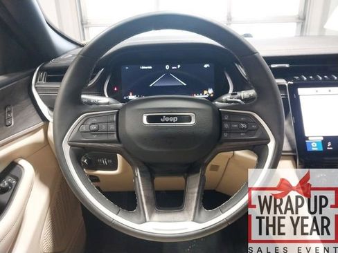 Used 2023 Jeep Grand Cherokee Limited w/ Luxury Tech Group II image 13