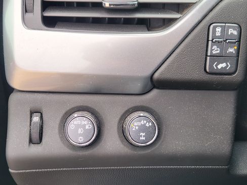 Used 2018 Chevrolet Tahoe LT image 21