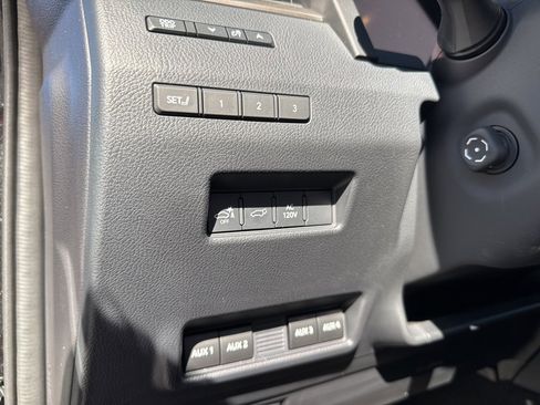 Used 2025 Lexus GX 550 image 17