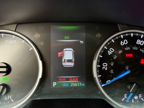 Used 2022 Toyota RAV4 LE image 36