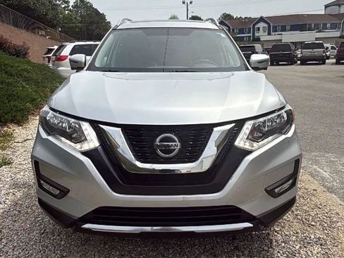 Used 2018 Nissan Rogue SV w/ Sun & Sound Touring Package image 4