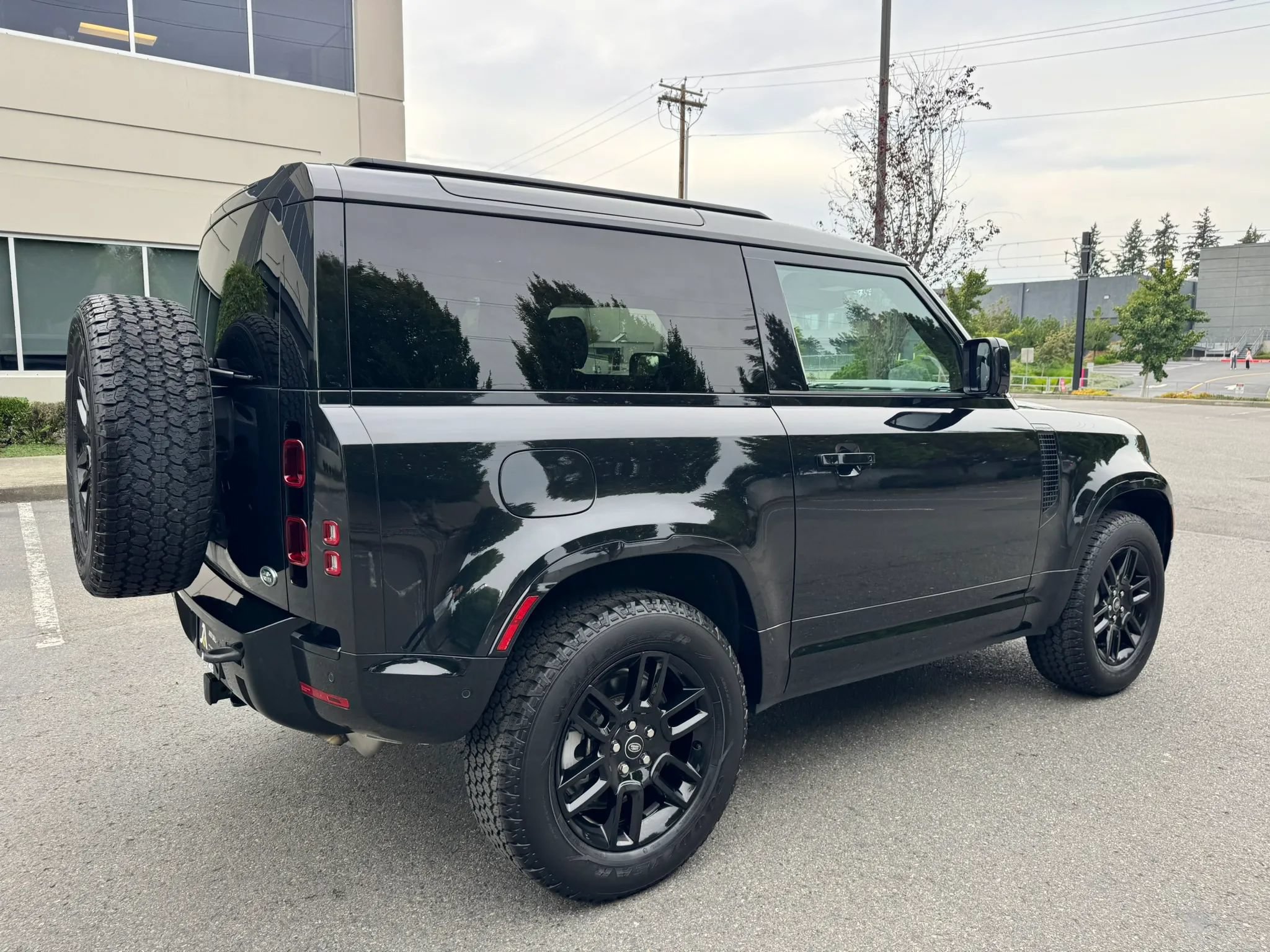 Used 2022 Land Rover Defender 90 X-Dynamic S AWD/4WD image 11