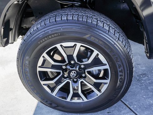 Used 2023 Toyota Tacoma TRD Sport image 12