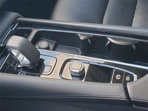 Used 2023 Volvo XC90 B5 Core w/ Protection Package Premier image 27