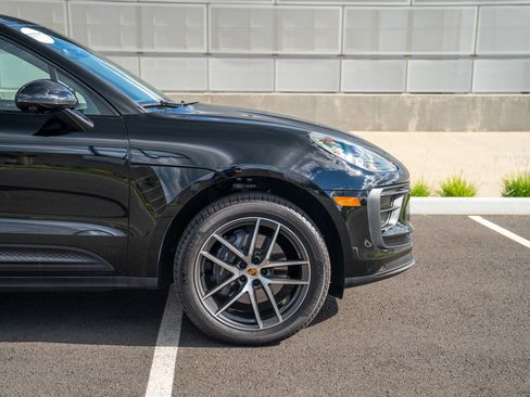 Certified 2026 Porsche Macan AWD/4WD image 9