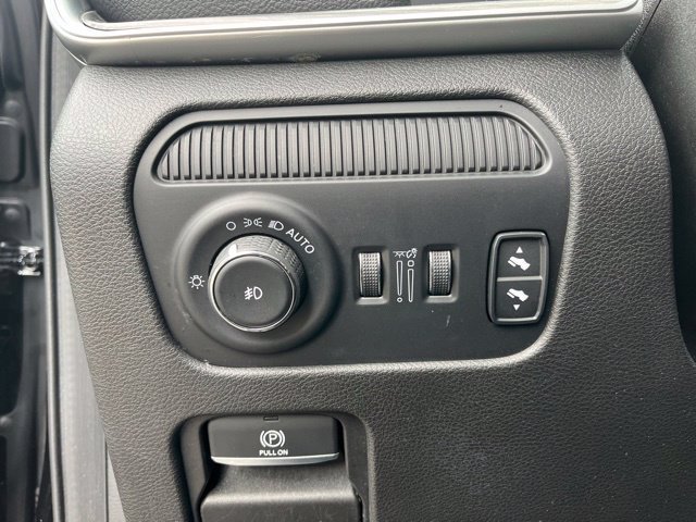Used 2023 Jeep Wagoneer L Series III w/ Preferred Equipment Group AWD/4WD image 19