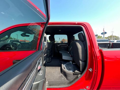 Used 2024 RAM 2500 Big Horn w/ Bed Utility Group image 9