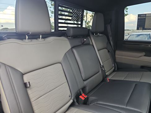 Used 2025 Chevrolet Silverado 2500 ZR2 w/ Technology Package AWD/4WD image 12