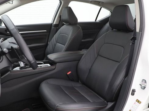 Used 2023 Nissan Altima 2.5 SR w/ SR Premium Package image 17