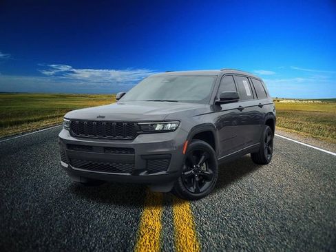 Certified 2023 Jeep Grand Cherokee L Laredo image 31