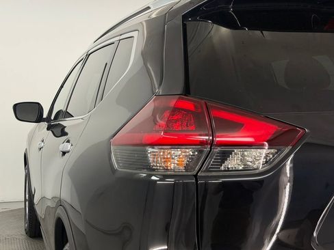 Used 2020 Nissan Rogue SV FWD image 57