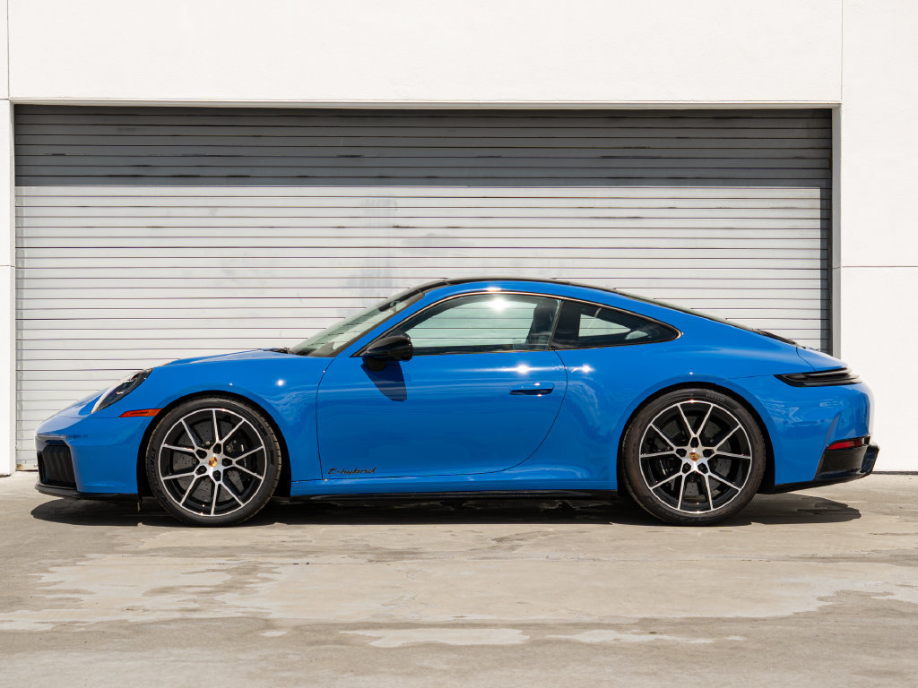 Certified 2025 Porsche 911 Carrera 4 GTS AWD/4WD image 2