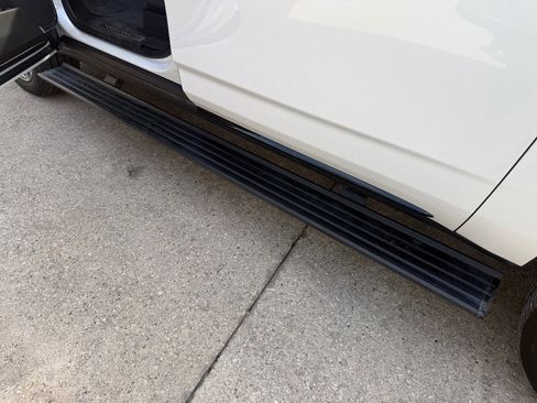 Used 2022 Cadillac Escalade ESV Sport w/ Touring Package image 10