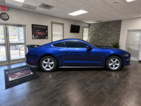 Used 2019 Ford Mustang Coupe RWD image 7