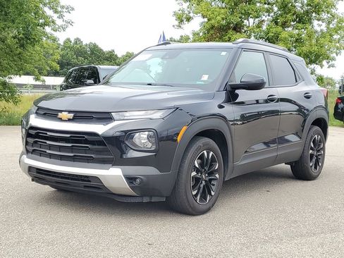 Used 2021 Chevrolet TrailBlazer LT w/ Convenience Package FWD image 2