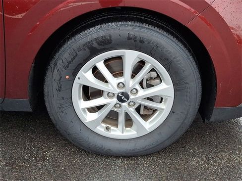 Used 2023 Kia Carnival LX image 8