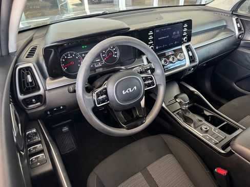Used 2022 Kia Sorento LX FWD image 3