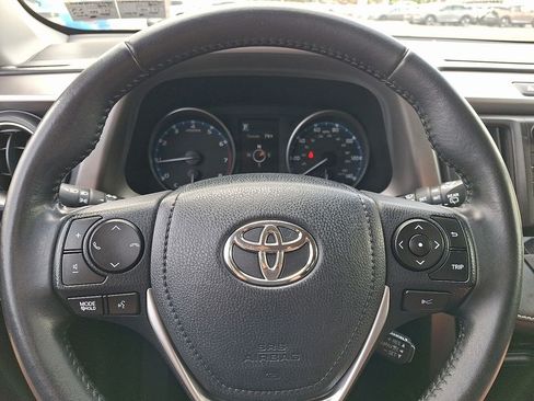 Used 2018 Toyota RAV4 XLE AWD/4WD image 21
