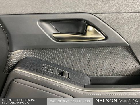 Used 2025 Lexus GX 550 w/ Accessory Package (2T) AWD/4WD image 22