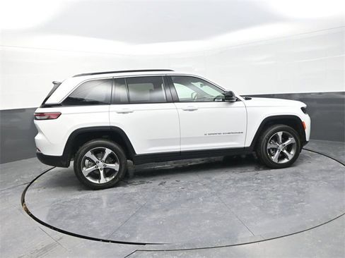 New 2026 Jeep Grand Cherokee Limited w/ Luxury Tech Group II image 8