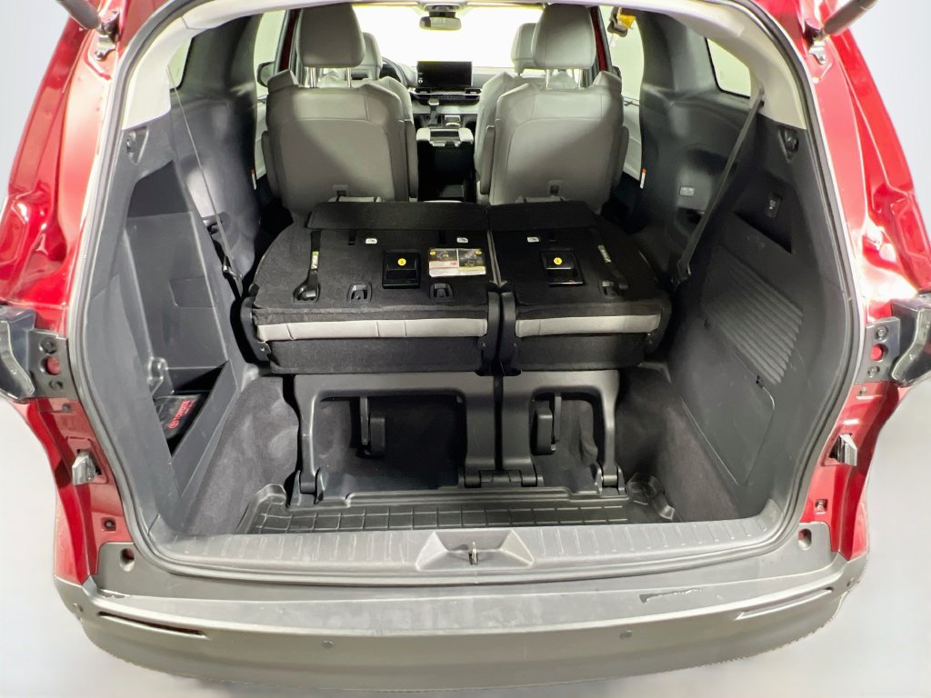 Used 2025 Toyota Sienna XLE w/ XLE Plus Package AWD/4WD image 27