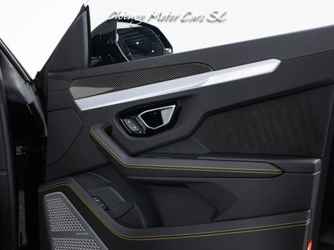 Used 2021 Lamborghini Urus AWD/4WD image 51