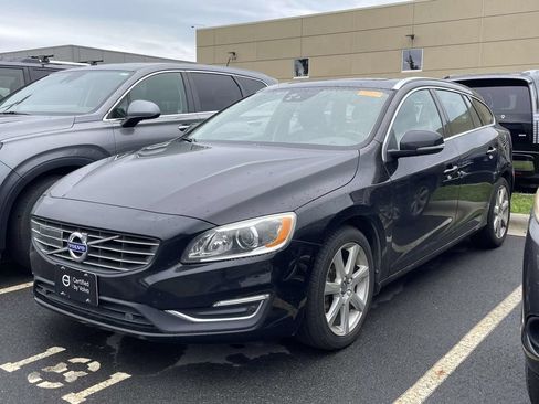 Used 2017 Volvo V60 T5 Platinum FWD image 2