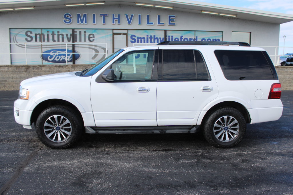 Used 2017 Ford Expedition XLT w/ Equipment Group 201A AWD/4WD image 2