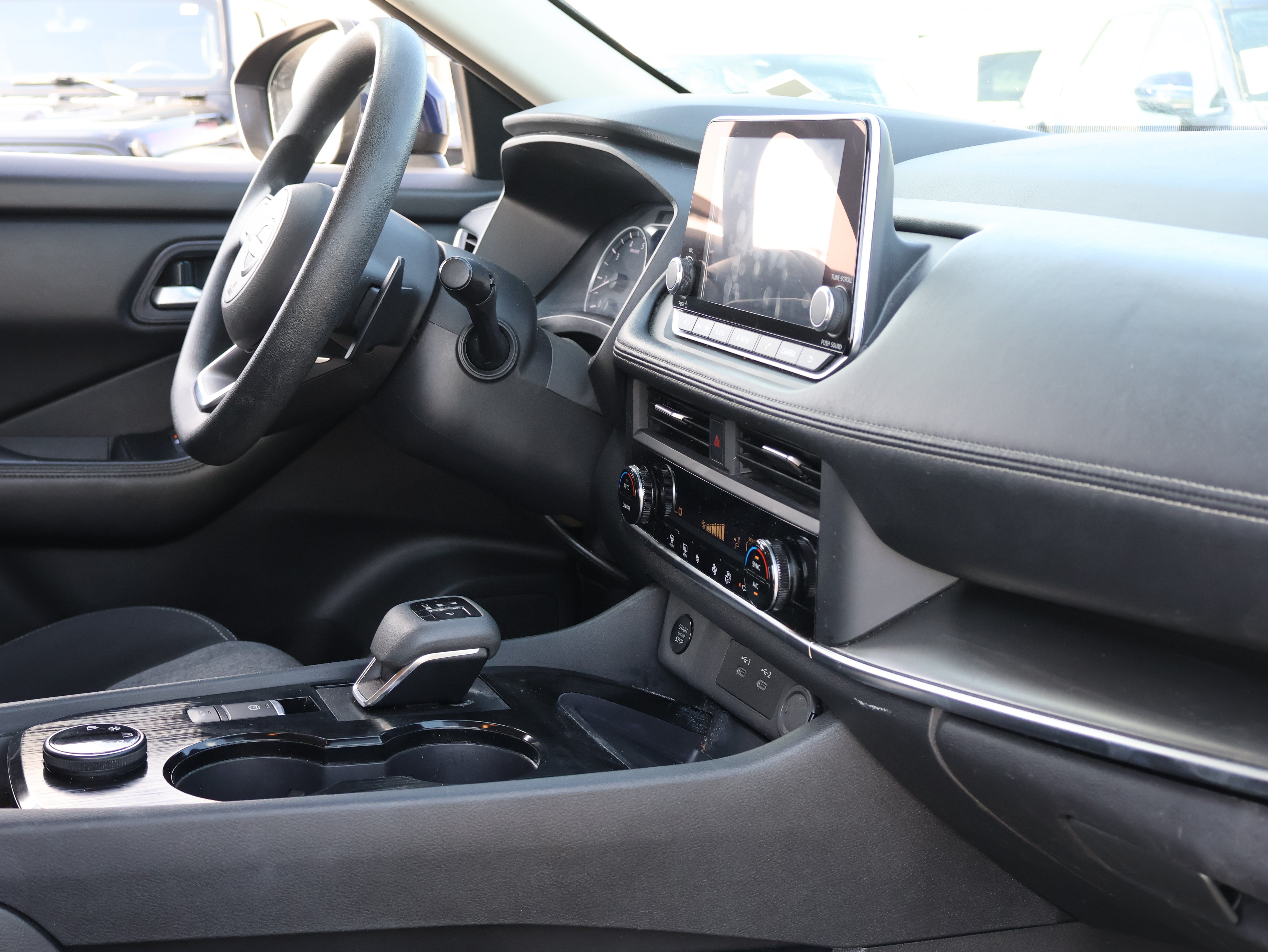 Used 2024 Nissan Rogue SV AWD/4WD image 9