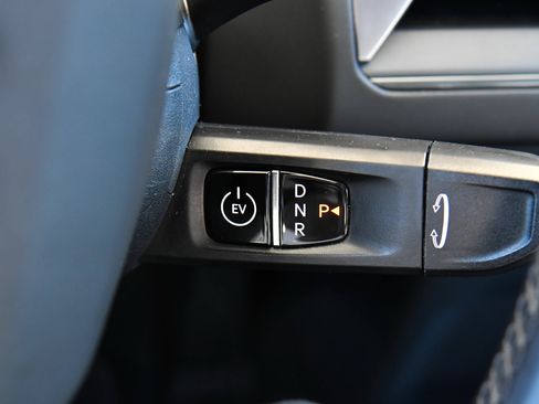 Used 2024 Kia EV9 Light Long Range RWD image 33