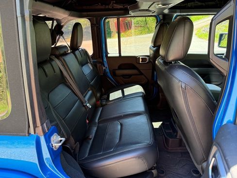 Used 2022 Jeep Wrangler Unlimited Sahara w/ Cold Weather Group AWD/4WD image 18