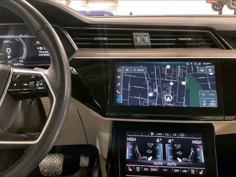 Used 2024 Audi Q8 e-tron Premium Plus w/ Premium Plus Package image 6