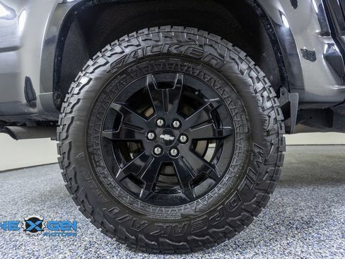 Used 2022 Chevrolet Colorado Z71 w/ Z71 Midnight Edition AWD/4WD image 47