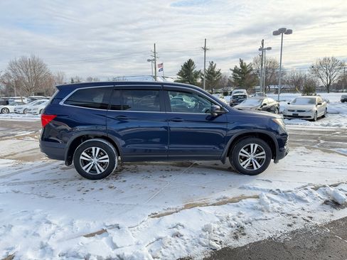 Used 2017 Honda Pilot EX image 4