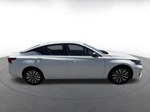 Used 2025 Nissan Altima 2.5 SV FWD image 16