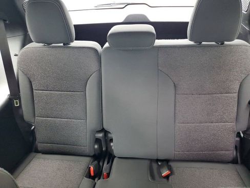 Used 2025 Chevrolet Traverse LT FWD image 11