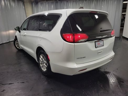 Used 2023 Chrysler Voyager LX FWD image 6