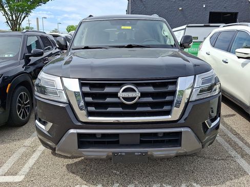 Used 2023 Nissan Armada SV AWD/4WD image 2