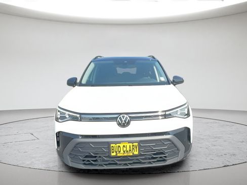 Used 2025 Volkswagen Taos SE AWD/4WD image 2