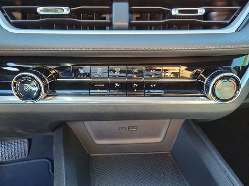 Used 2026 Chevrolet Equinox LT image 36