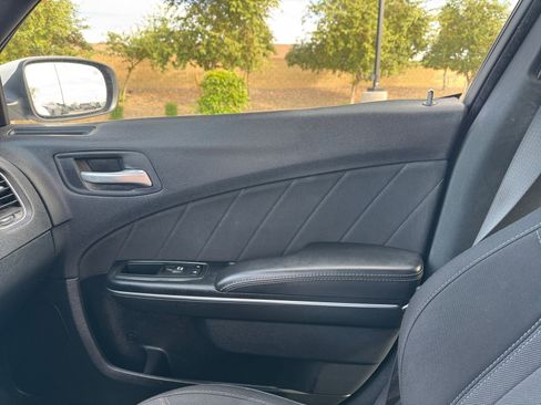 Used 2016 Dodge Charger SXT image 16