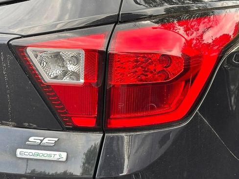 Used 2019 Ford Escape SE FWD image 8