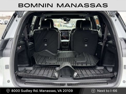 Used 2024 Jeep Grand Cherokee L Altitude image 24