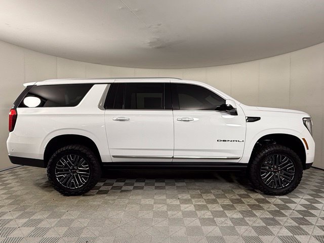 Used 2025 GMC Yukon XL Denali w/ Sun & Power Step Package RWD image 10