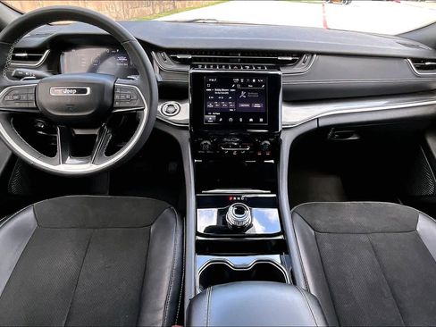 Used 2023 Jeep Grand Cherokee Altitude image 15